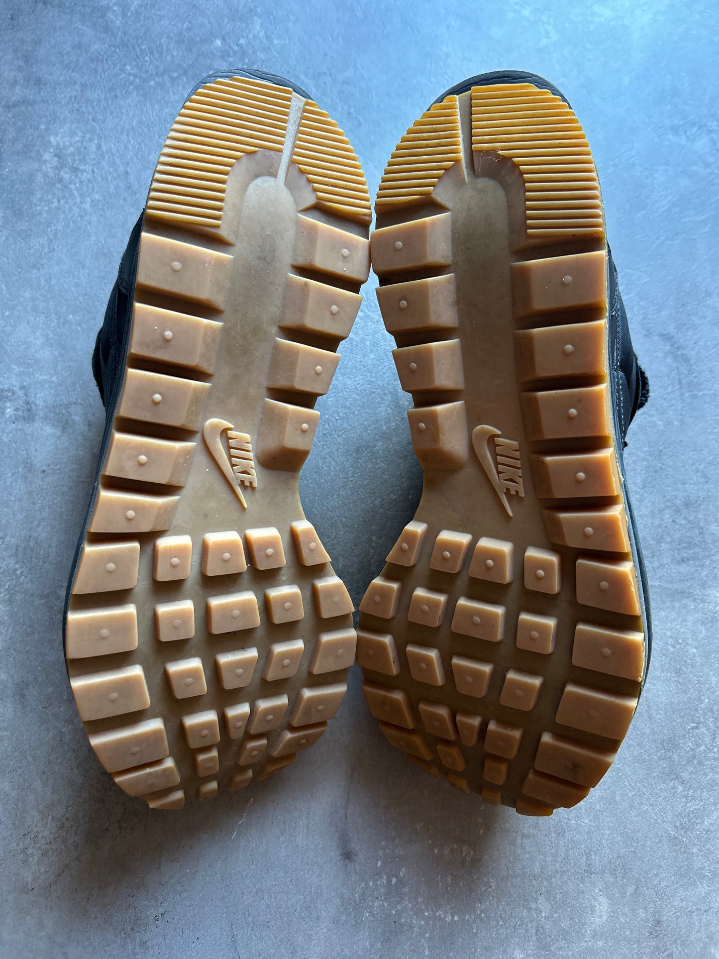 Vaporwaffle Sacai Black Gum