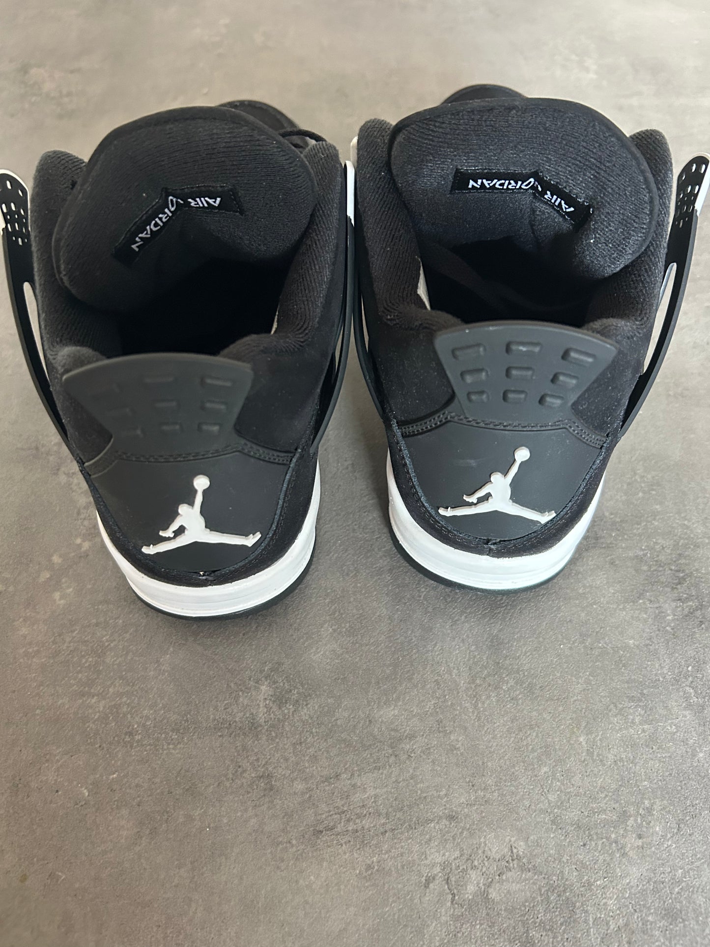 Jordan 4 White Thunder