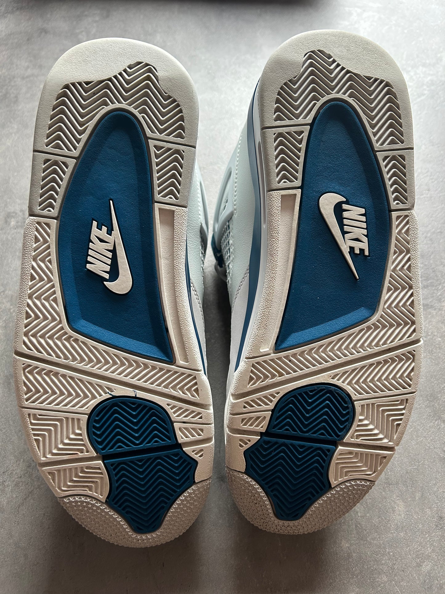 Jordan 4 Military Blue