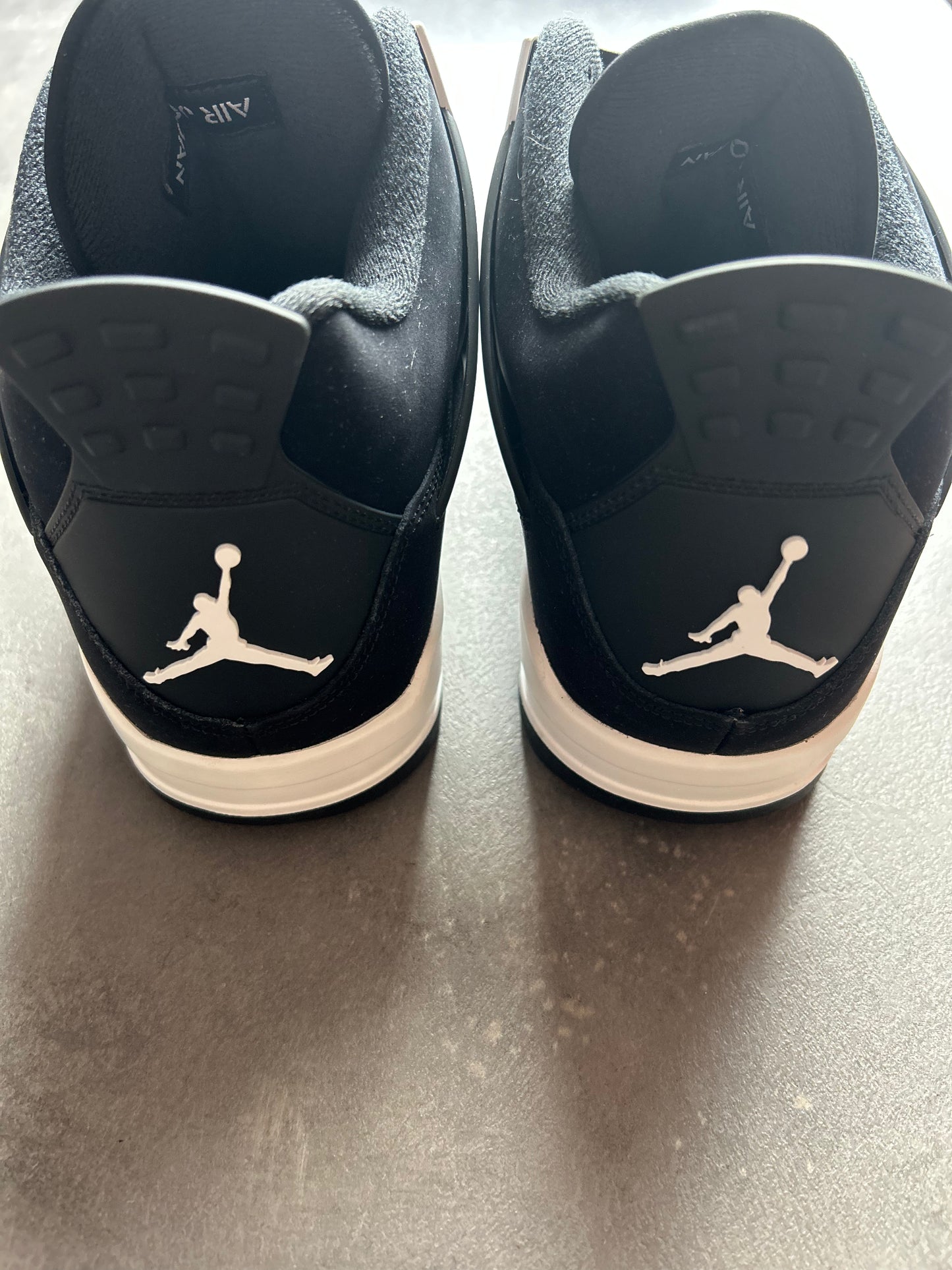 Jordan 4 White Thunder