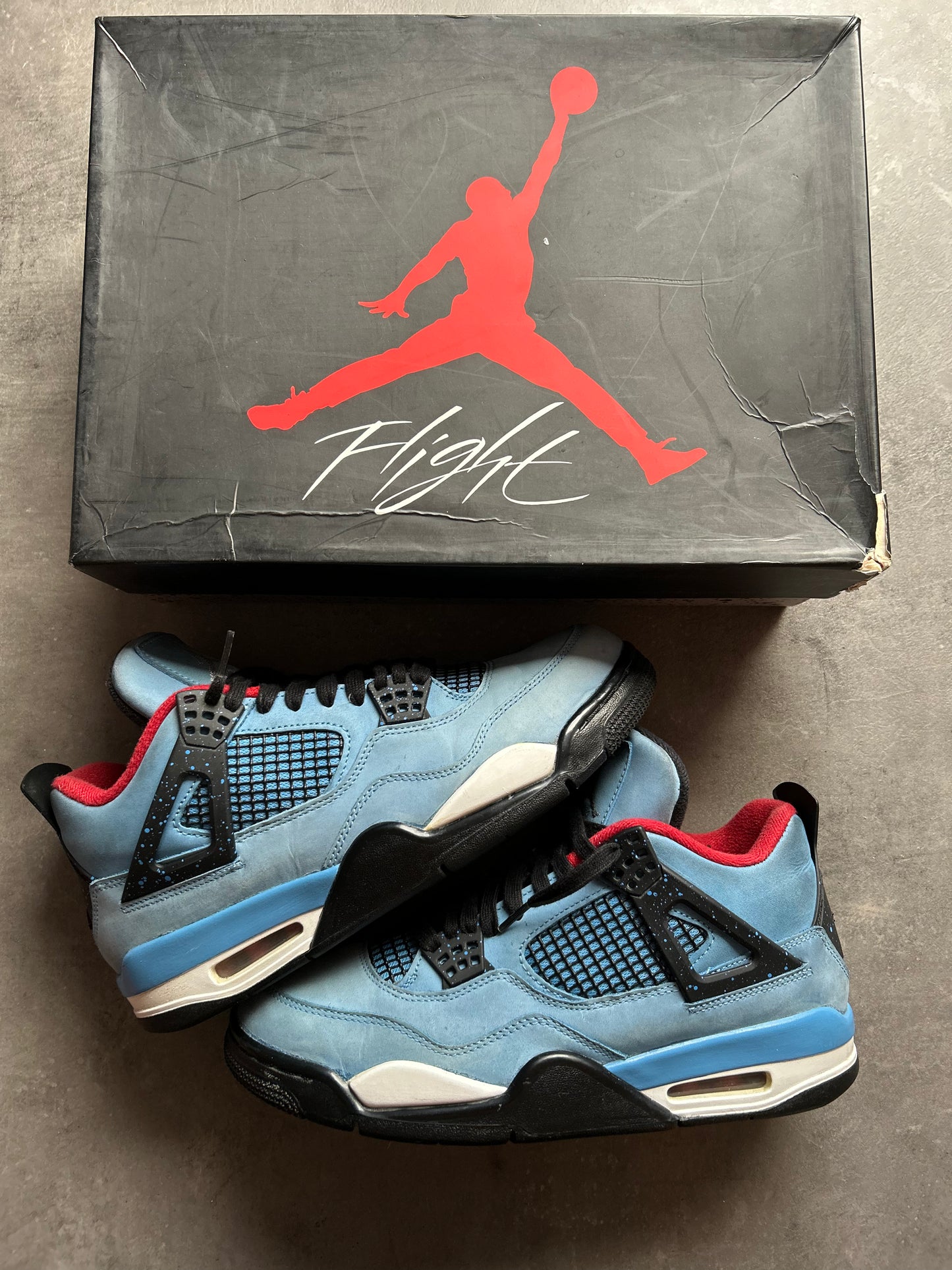 Jordan 4 Travis Scott