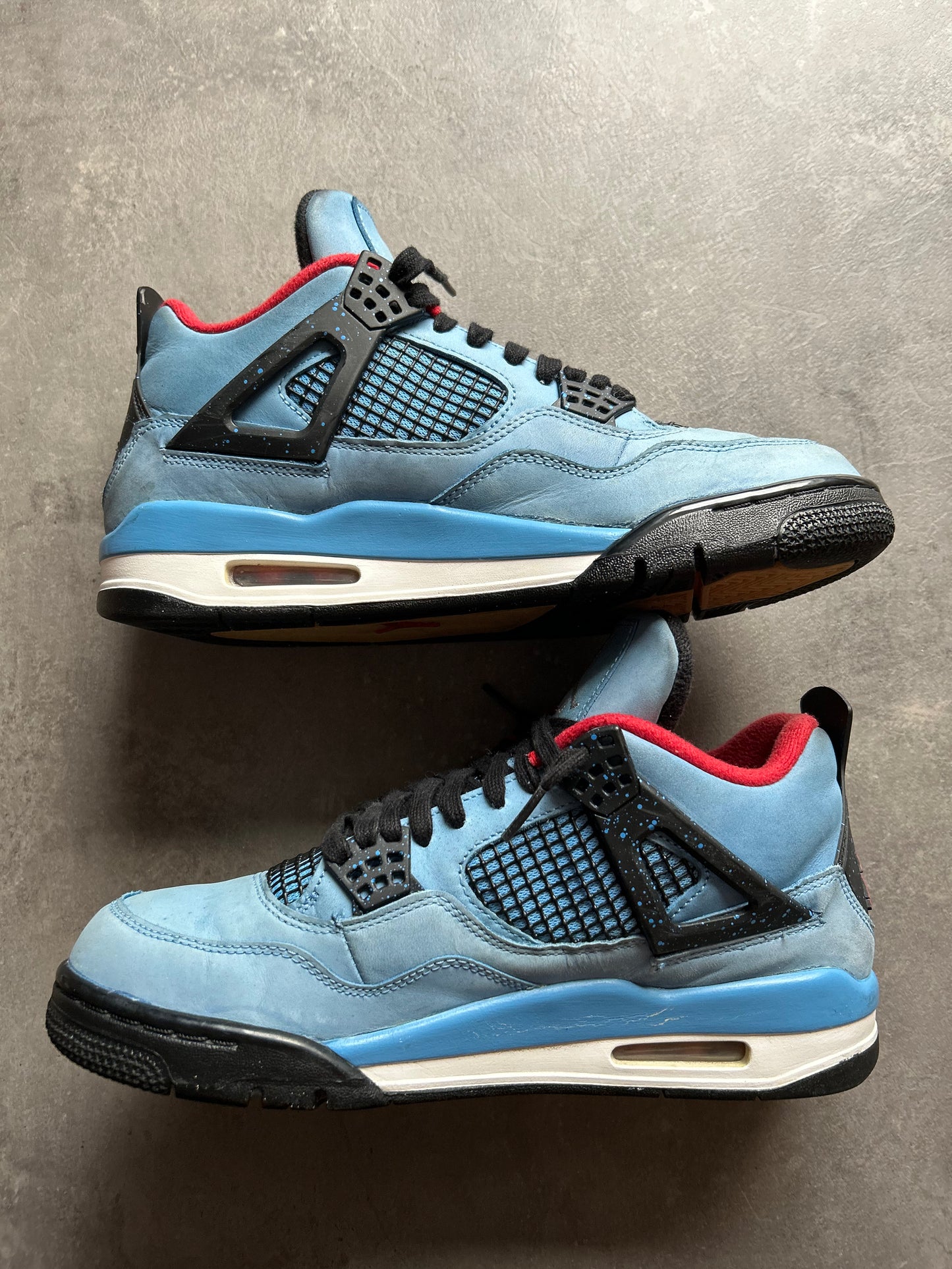Jordan 4 Travis Scott