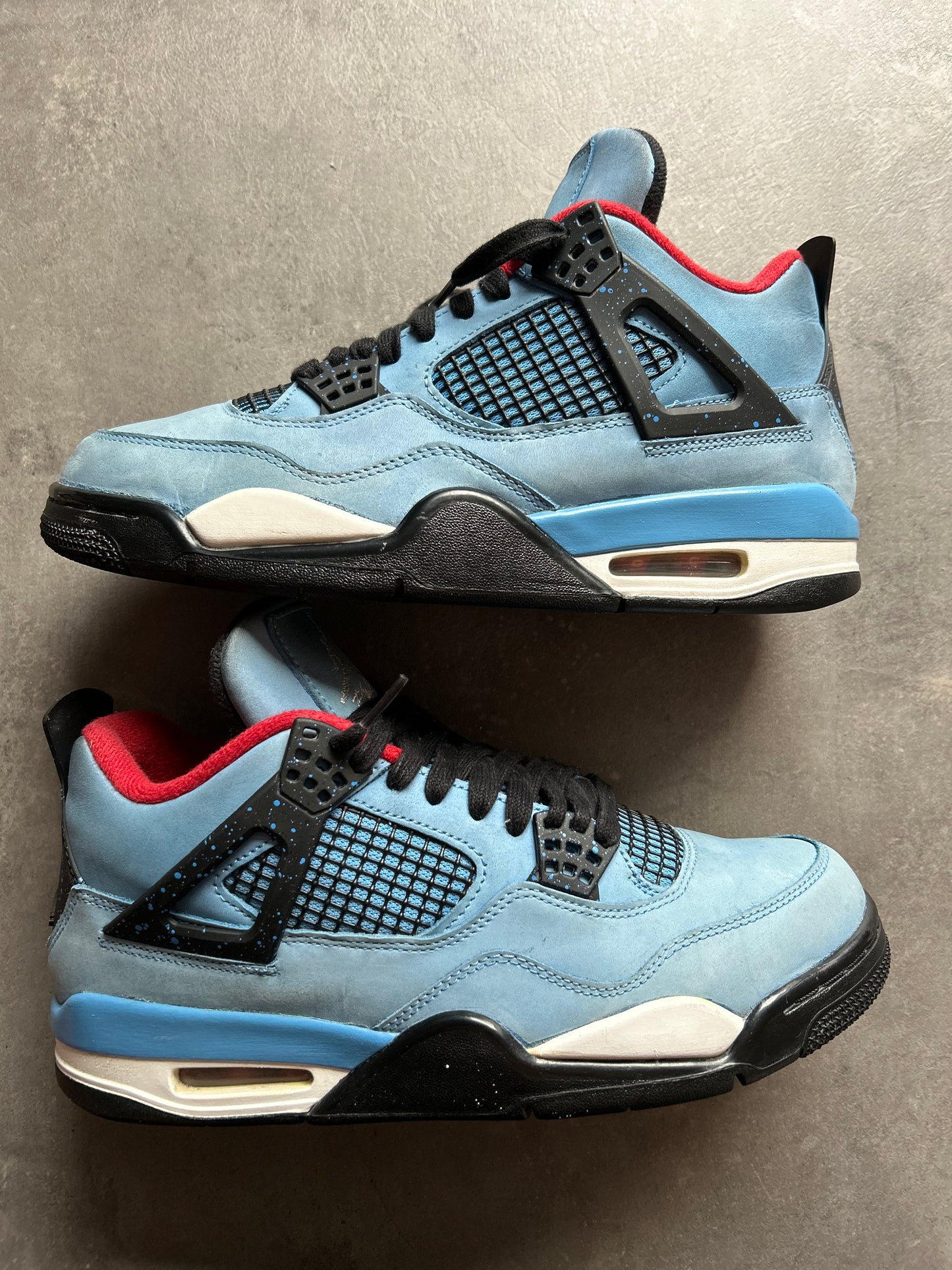 Jordan 4 Travis Scott