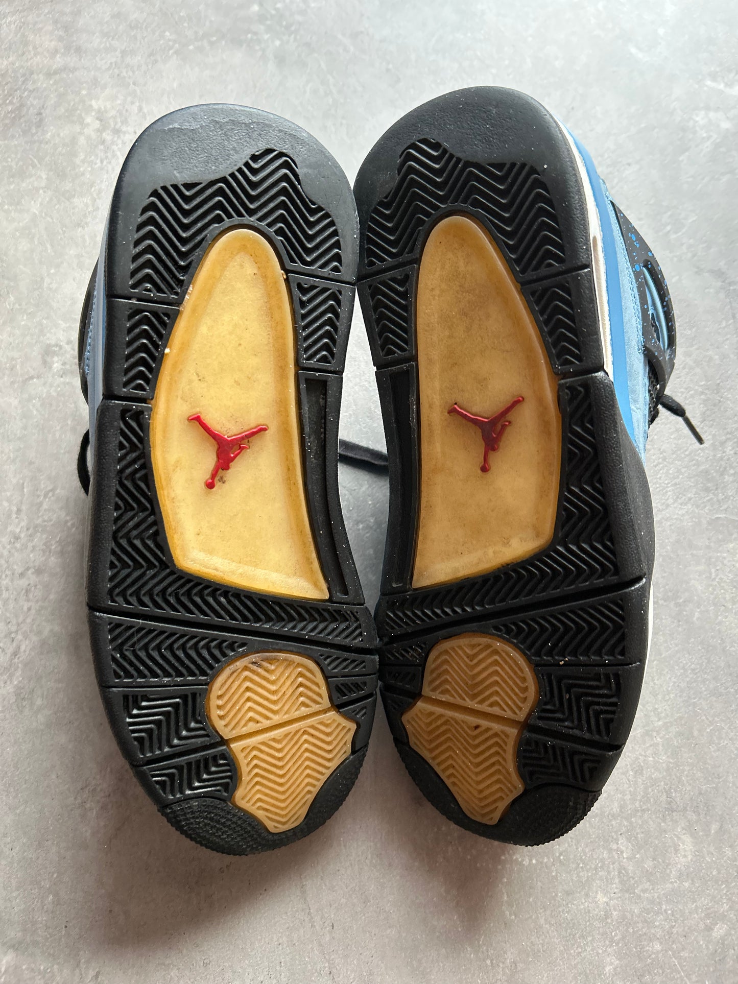 Jordan 4 Travis Scott