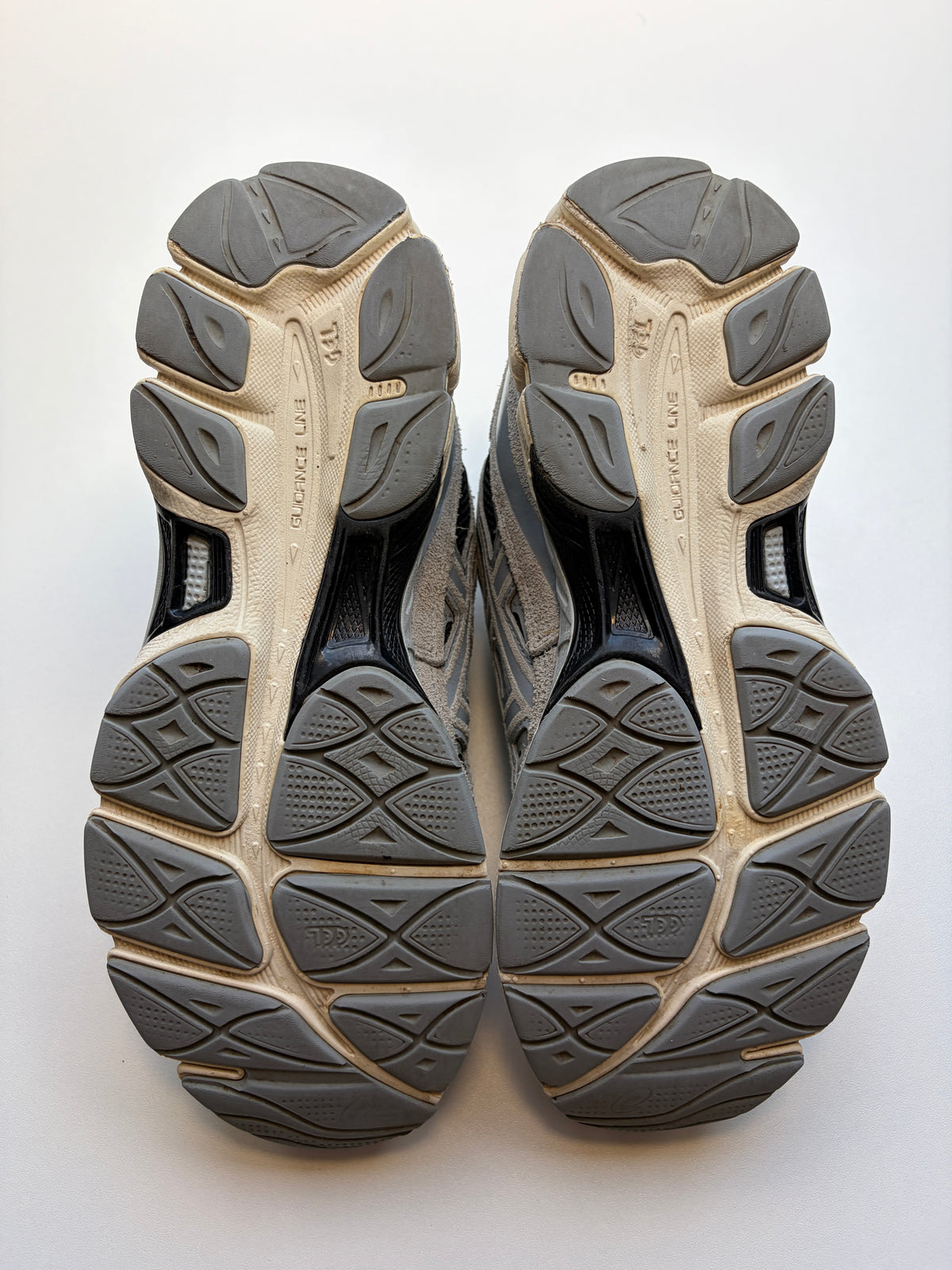 Asics Gel NYC Gris Piémont - Taille 40,5