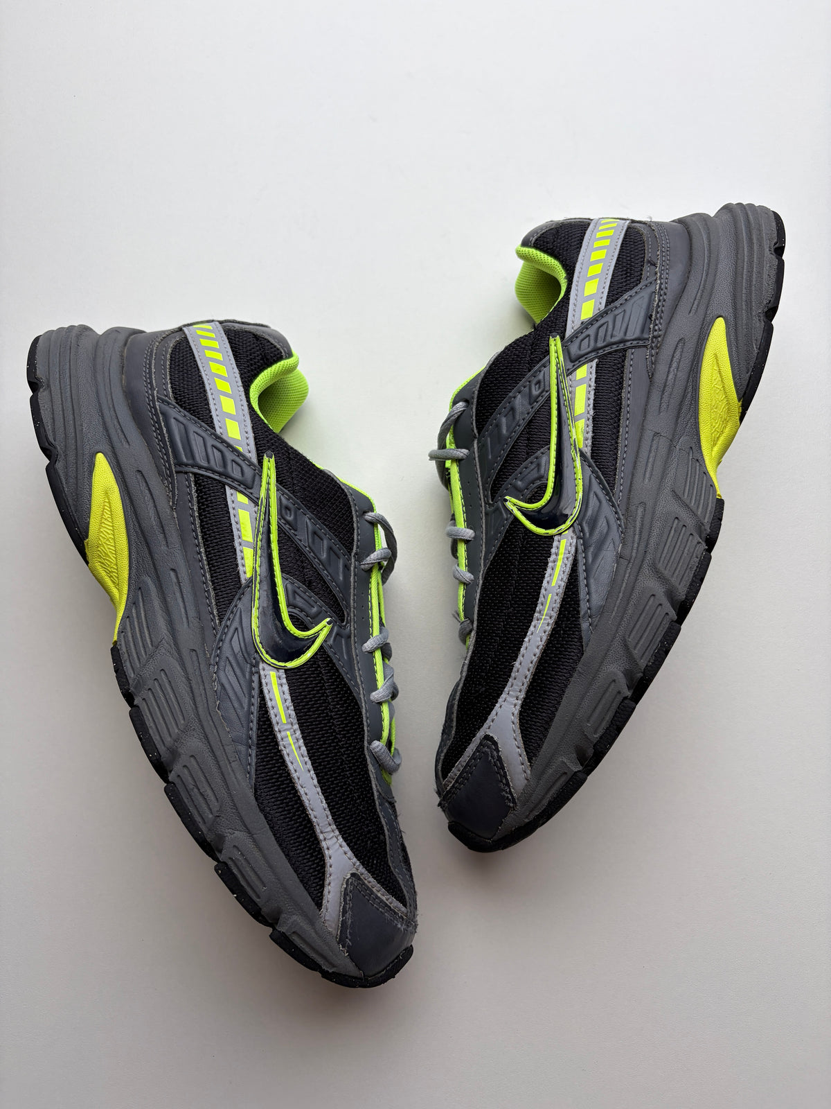 Nike Initiator Gris Noir Volt - Taille 42