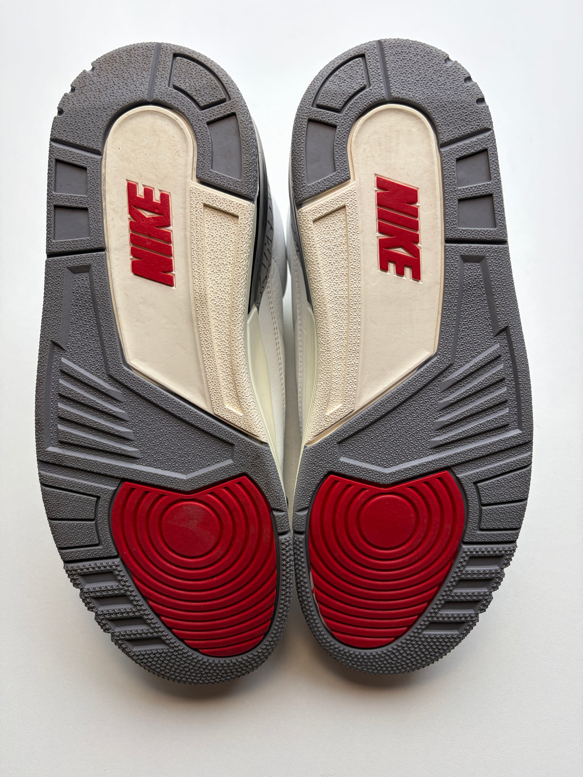 Jordan 3 White Cement Reimagined - Taille 43
