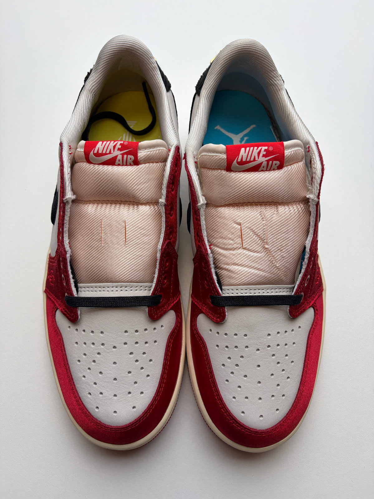 Jordan 1 Low Trophy Room Away - Taille 42,5
